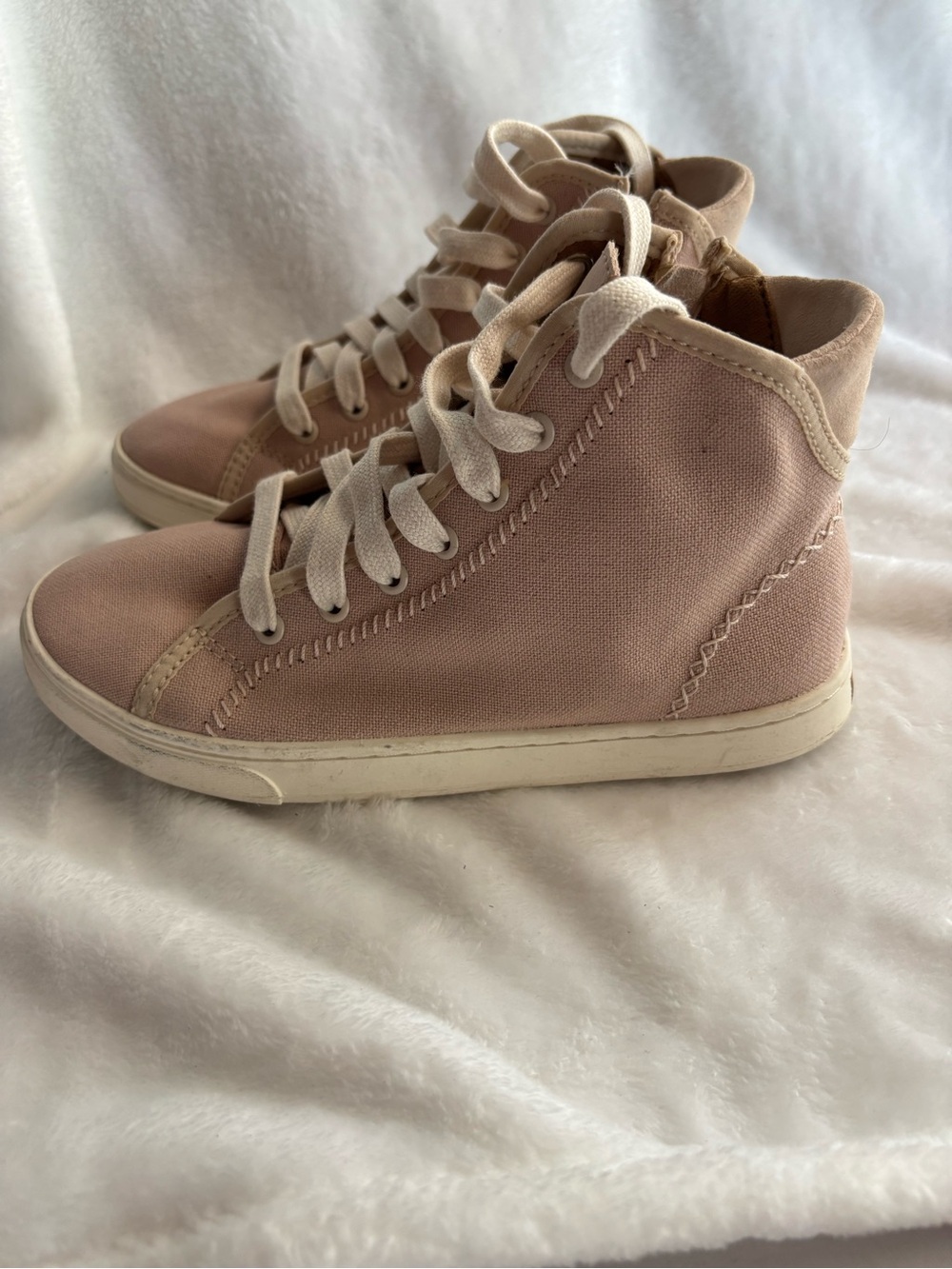 OluKai Pilahi High Top Sneakers Whisper Pink Women’s Size 5